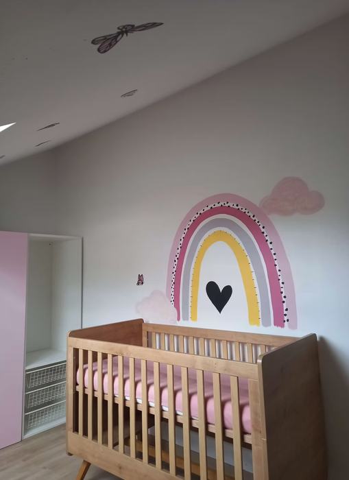 Fresque murale arc-en-ciel chambre bébé